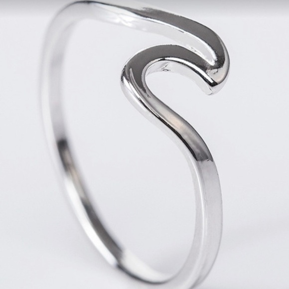 🌟Host Pick🌟 Ocean Wave Silver Ring Size 8 - Picture 6 of 15